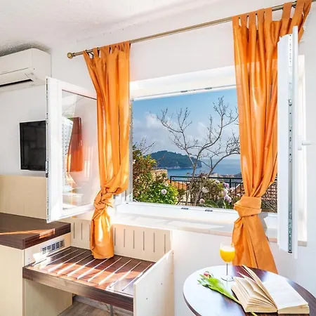 Sea View Magnolia *